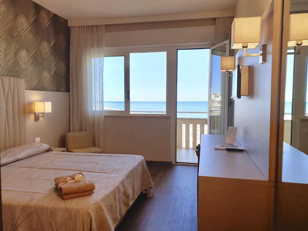 Hotel Benini Milano Marittima Kültér fotó