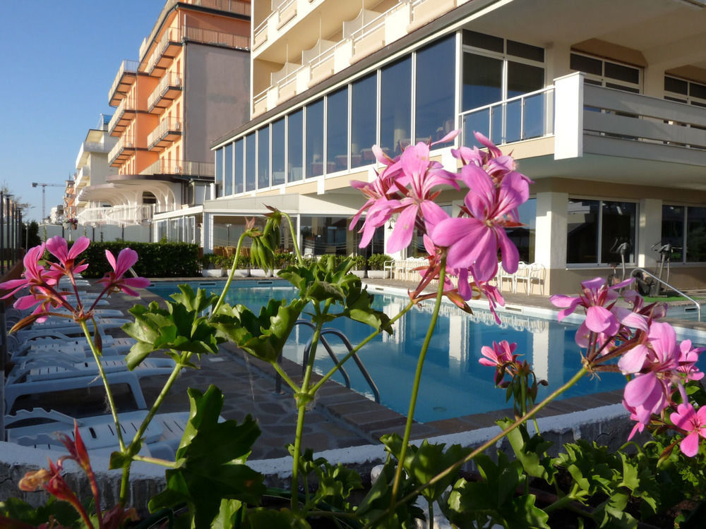Hotel Benini Milano Marittima Kültér fotó