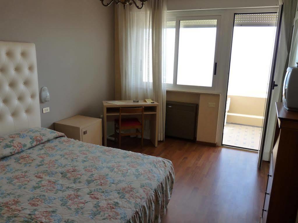 Hotel Benini Milano Marittima Kültér fotó
